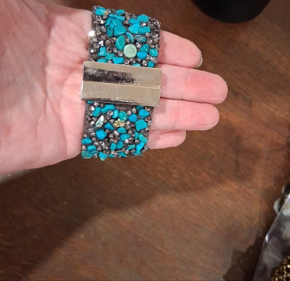 The Unbranded Brand stylish turquoise